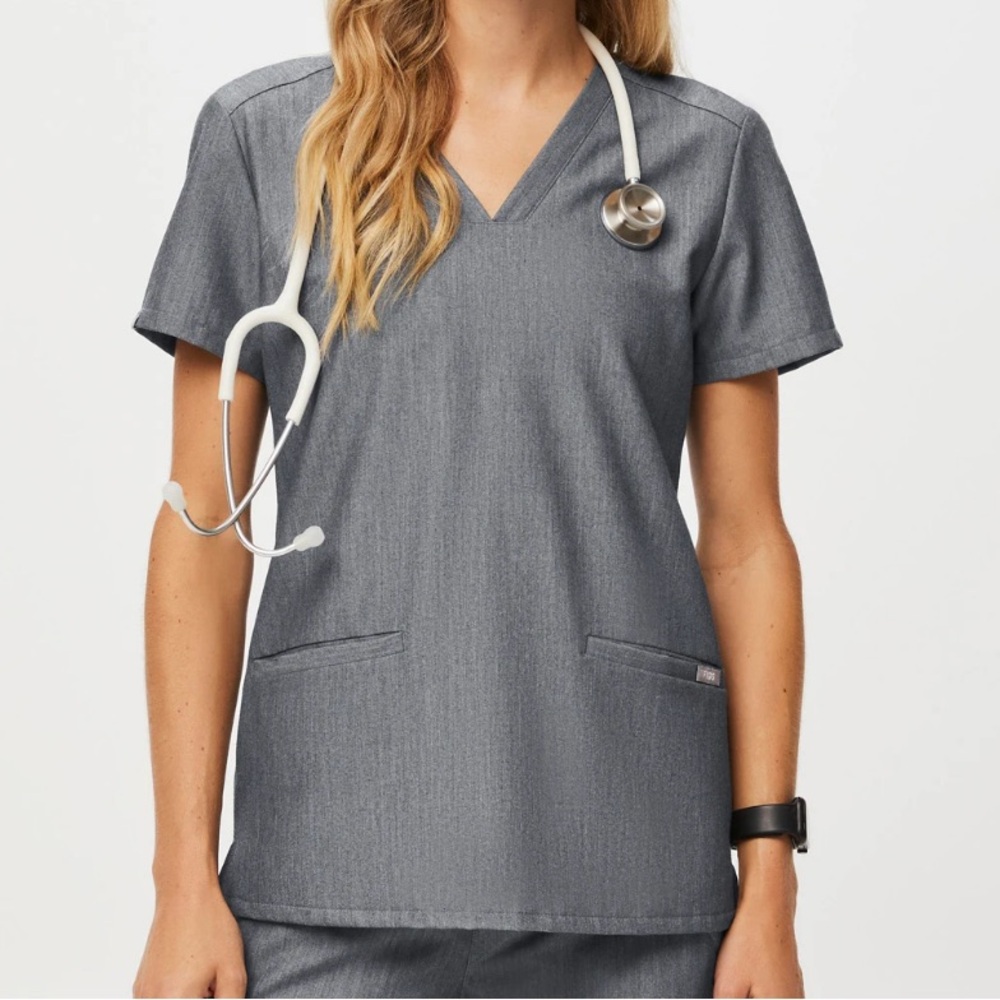 FIGS Casma Three Pocket Scrub Top Size M